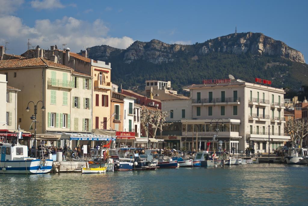 Les Barques, Vue Splendide Sur Le Port De Cassis Daire Oda fotoğraf