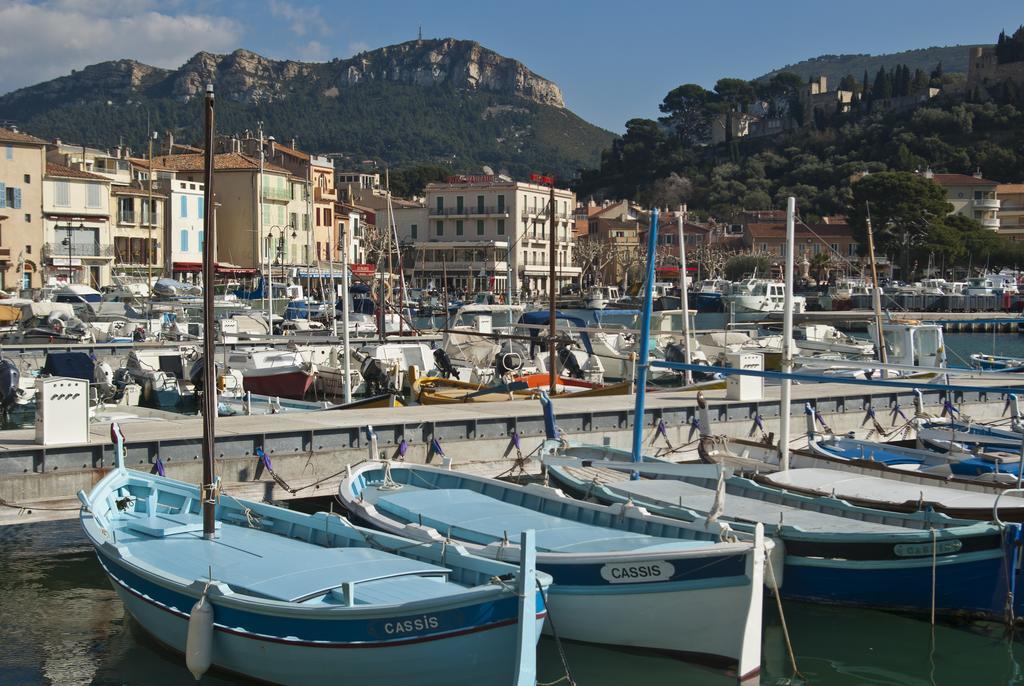 Les Barques, Vue Splendide Sur Le Port De Cassis Daire Oda fotoğraf